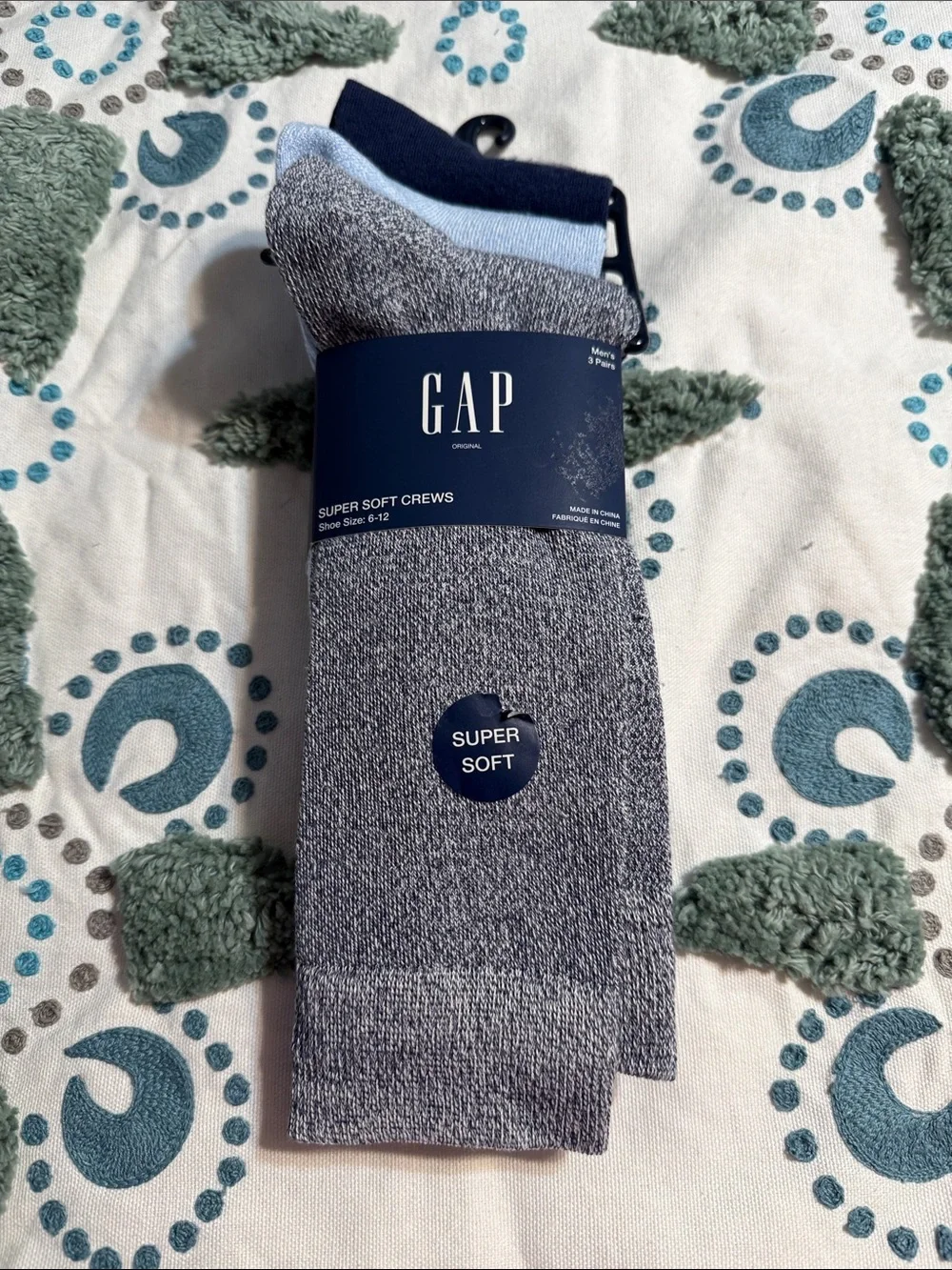 GAP Men’s Super Soft Crew Socks - Gray, Light Blue & Navy